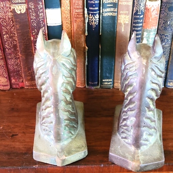 Mid-Century c.1950 Hollywood Regency English Pairing of Brass Horsehead Bookends - Picture 3 of 4